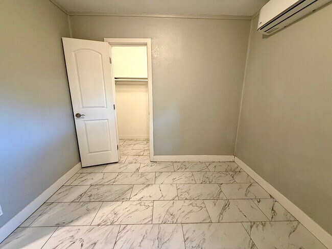 Building Photo - Beautifully updated 1 bed 1 bath in Thousand Oaks! All utilities included