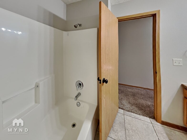 Building Photo - 1131 S Brown Ave