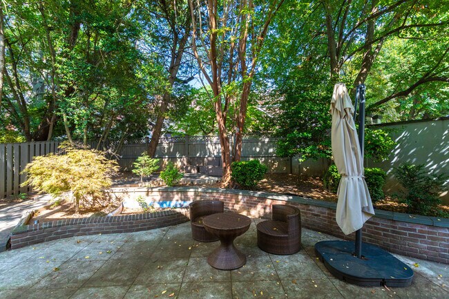 Building Photo - 4611 Charleston Terrace NW