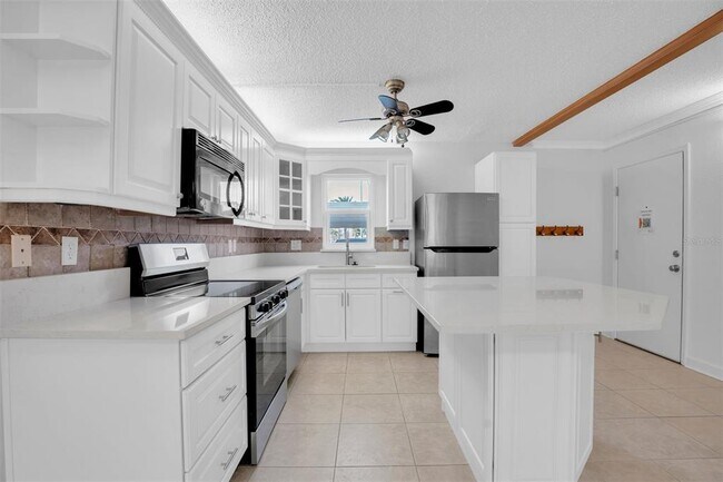 Building Photo - 7625 Sun Island Dr S