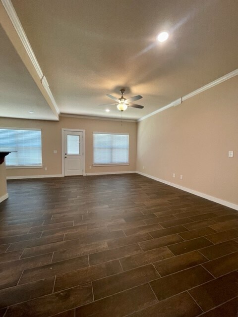 Building Photo - 510 Little Lona Ave