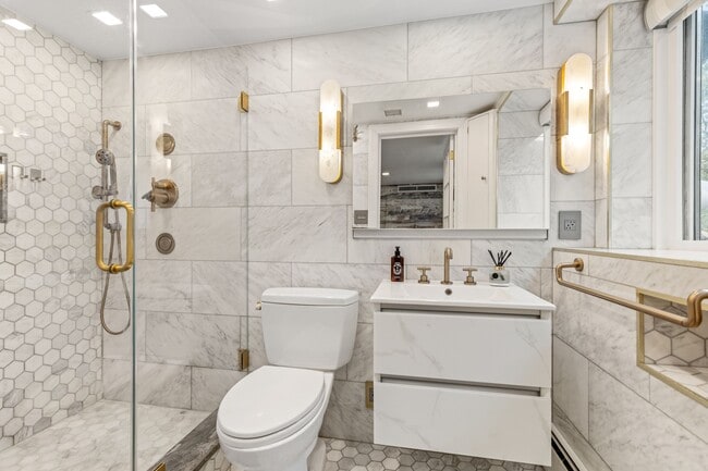 Building Photo - 104 Thompson St