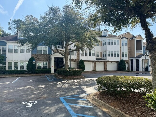 Building Photo - Barrington Park Condos! Renovated Ground F...
