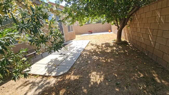 Building Photo - 5837 W Ave K-2