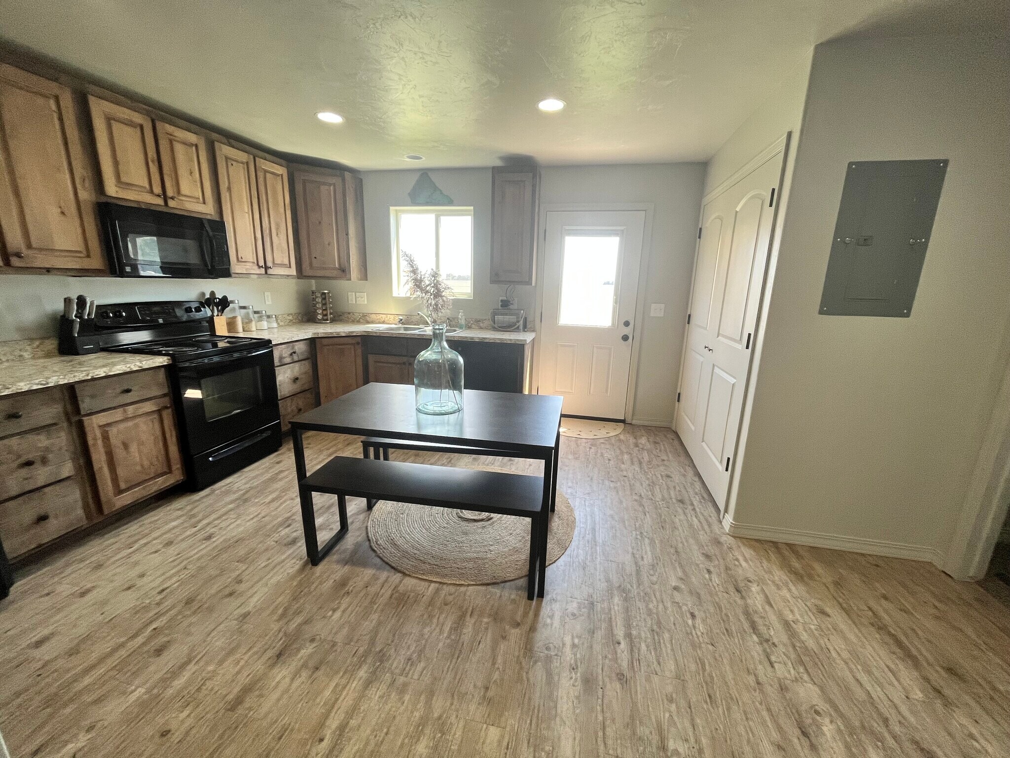 Building Photo - 456 E Center St