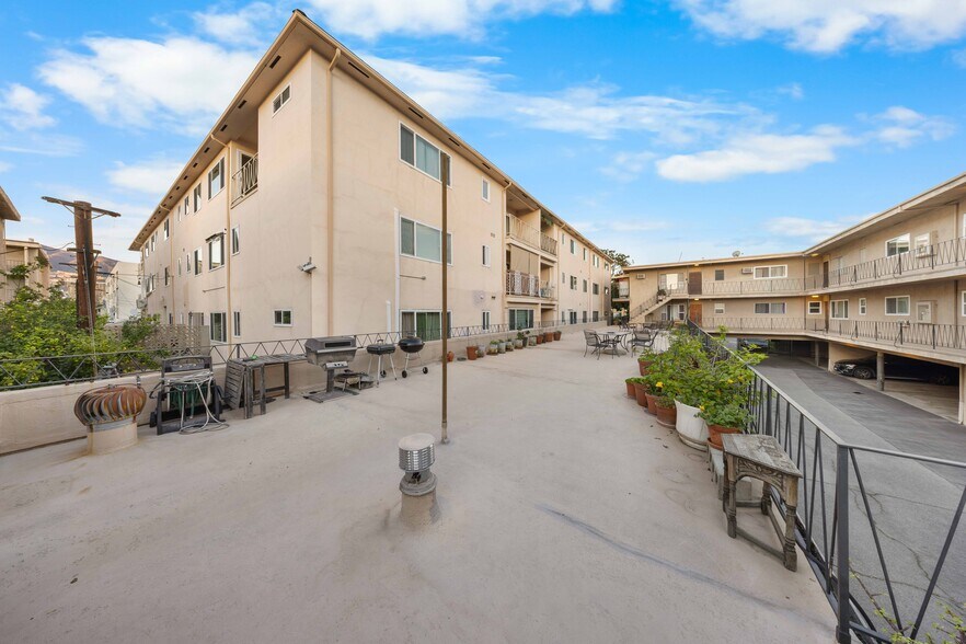 Building Photo - 211 E California Ave