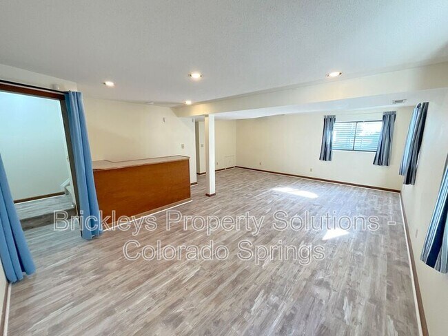 Building Photo - 7993 Scarborough Dr