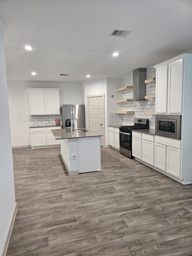 Building Photo - 12816 Heddington Grv Ln