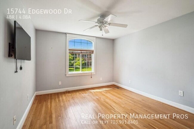 Building Photo - 15744 Edgewood Dr