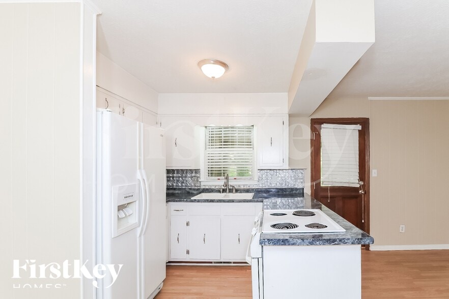 Building Photo - 3082 Lake Ranch Dr