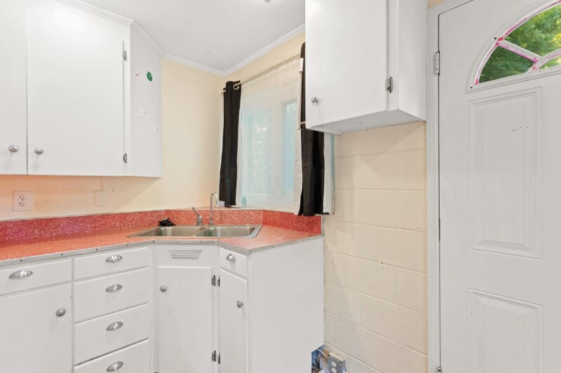 Building Photo - 3145 Sheridan St