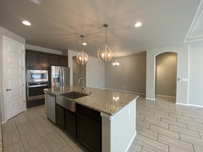 Building Photo - Single story 4BR/2Bath/Open Floor Plan/1907 Sqr Ft