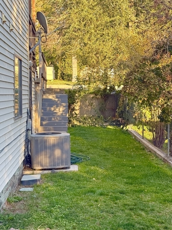 Building Photo - 7428 S 700 E