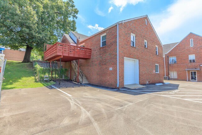 Building Photo - 505 N Market St
