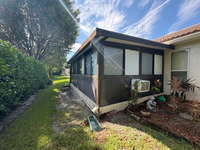 Building Photo - 7758 Cloverfield Cir