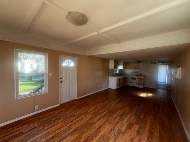 Building Photo - Welcome Home to Silver Lake