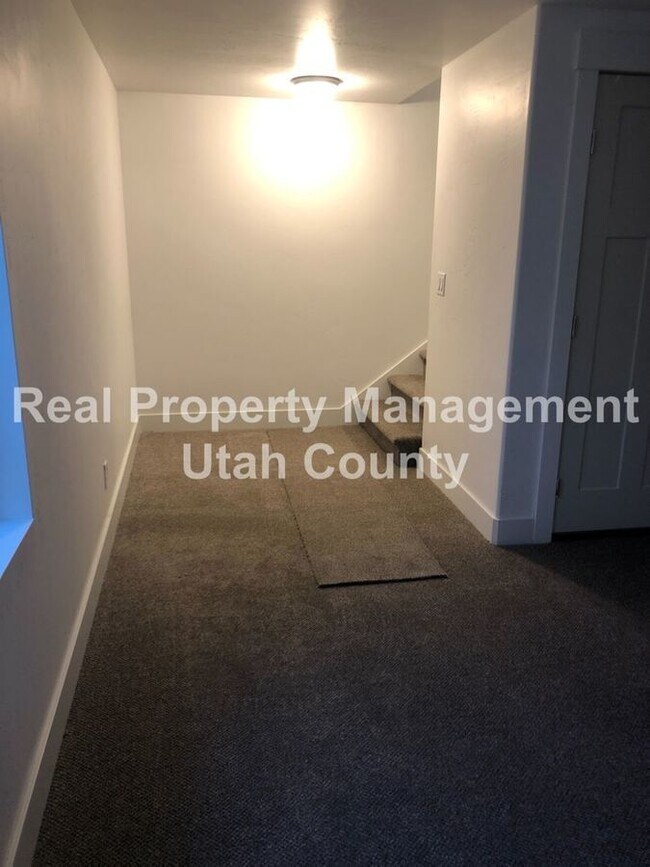 Building Photo - 189 610 S