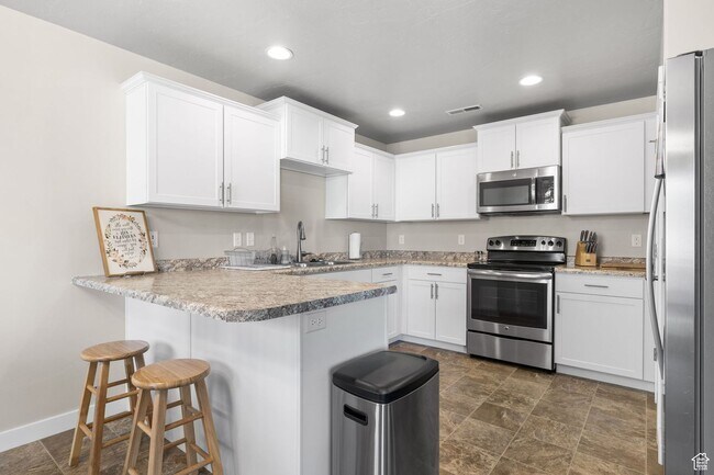 Building Photo - 3 Bedroom Townhome  in Pleasant Grove for Rent!
