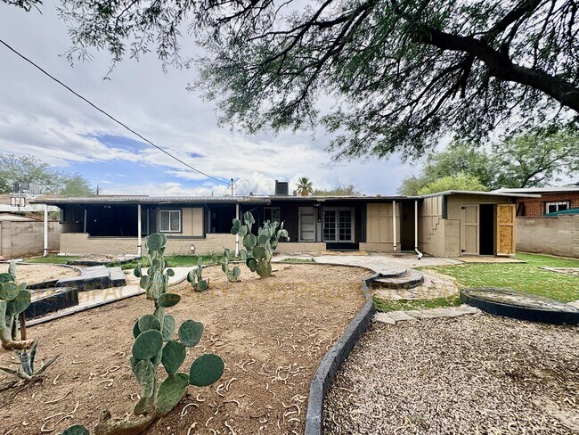 Building Photo - 4740 E Melissa St