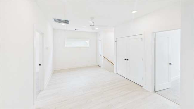 Building Photo - 9609 Valeca Dr