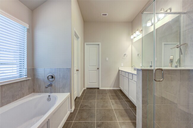 Building Photo - 31416 Cedar Elm Trl