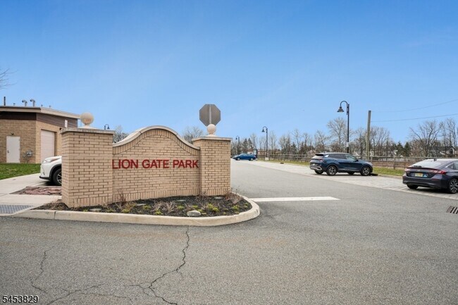 Building Photo - 55 Greenbrook Dr