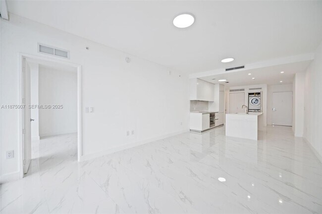 Building Photo - 700 NE 24th St