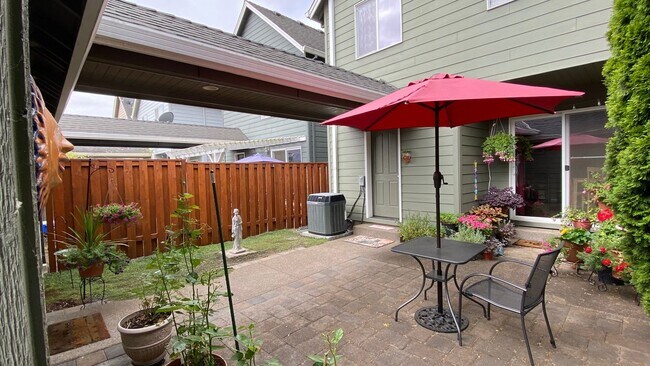 Building Photo - 3353 SE Midvale Dr