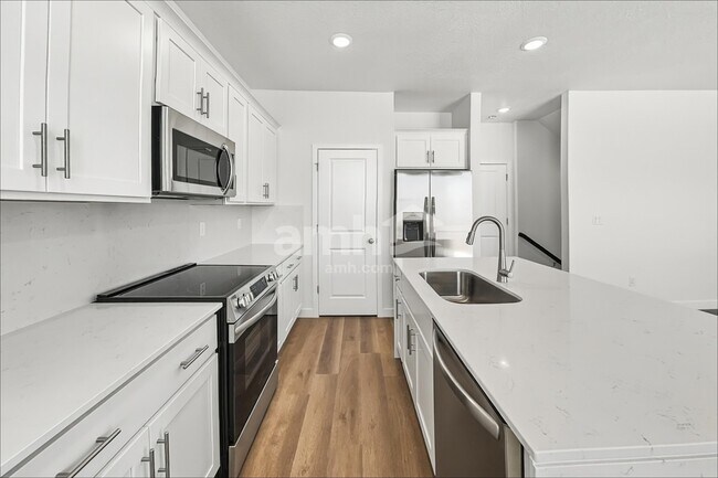 Building Photo - 1287 S Brixton Avenue