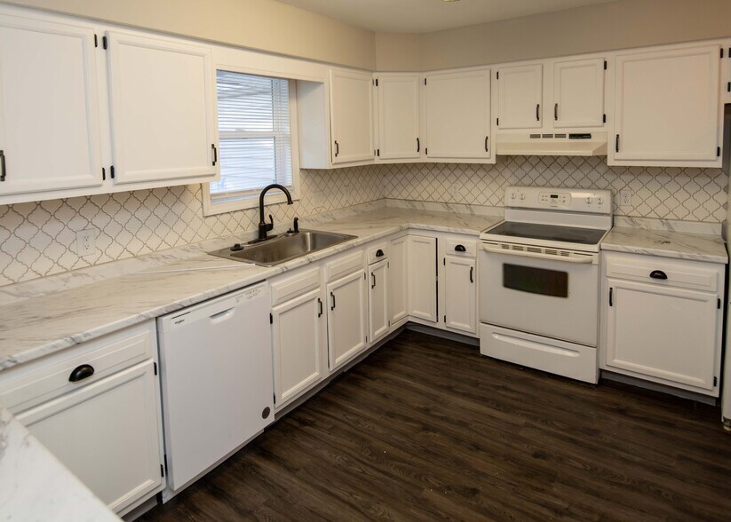 Building Photo - 130 Pierre Pl