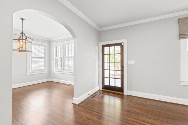 Building Photo - Beautiful Home in Dilworth