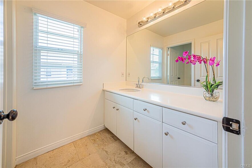 Building Photo - 138 S Hidden Path