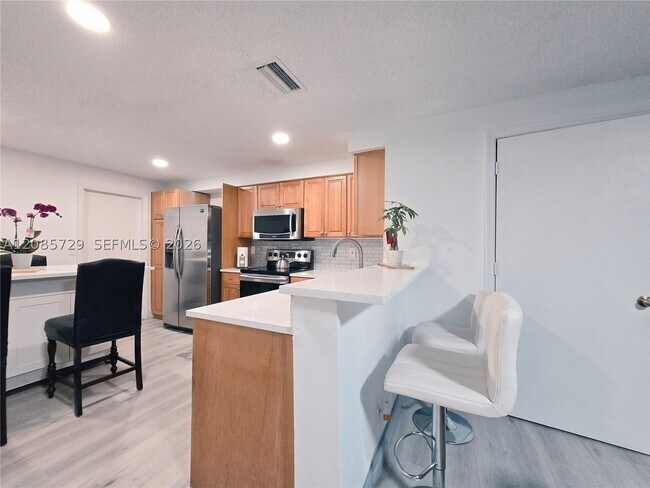 Building Photo - 1303 Presidio Dr
