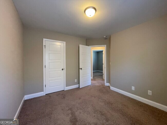 Building Photo - 495 Kirkland Dr