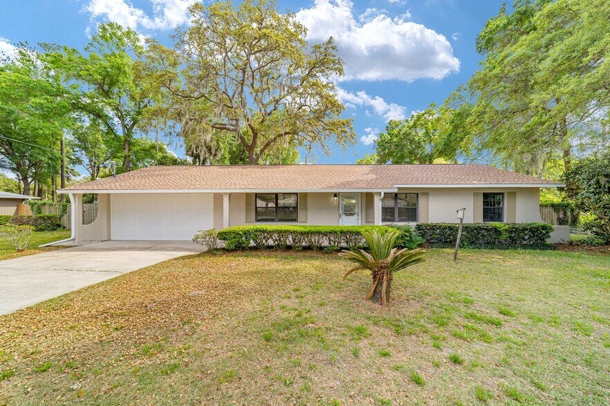 Primary Photo - 2220 NE 41st St