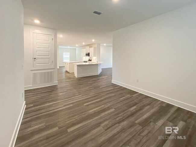 Building Photo - 510 Hardwood Ave