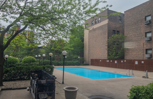 Building Photo - 2020 N Lincoln Park W