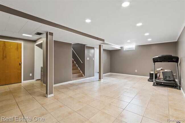 Building Photo - 6118 Amboy St