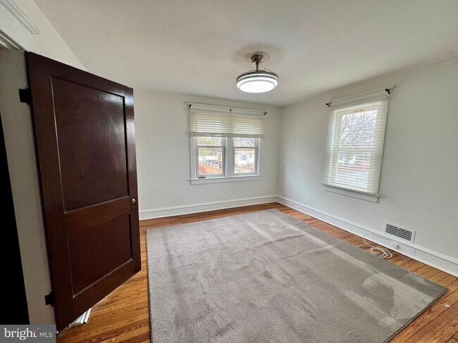 Building Photo - 222 Berlin Rd N