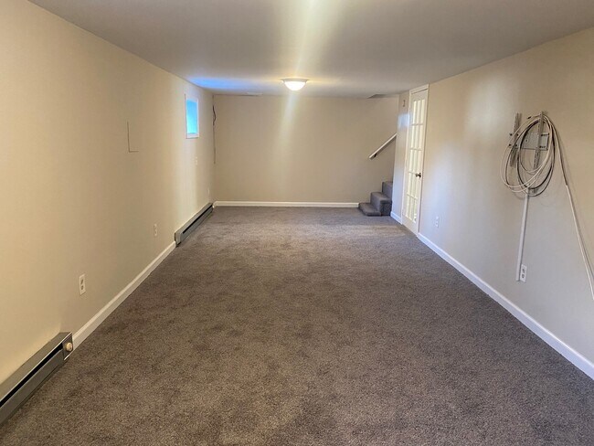 Building Photo - 30 E 7th St