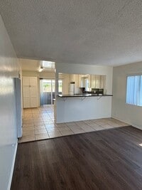 Building Photo - Spacious 4 Bed/2 Bath  Apartment for Rent in San Pedro