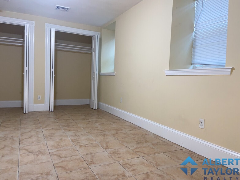 Building Photo - 19 Parker Hill Ave