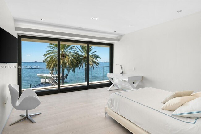 Building Photo - 360 Harbor Dr