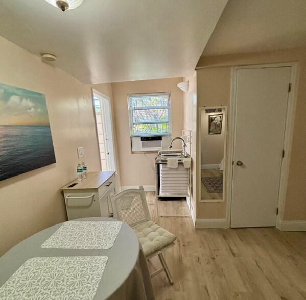 Building Photo - 130 Malaga Ave