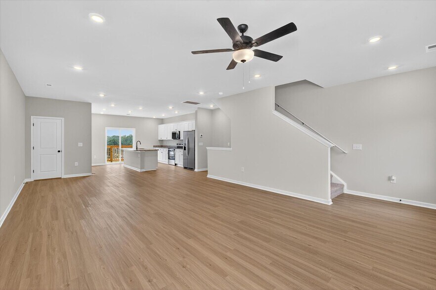 Building Photo - 1986 W Davidson Ave