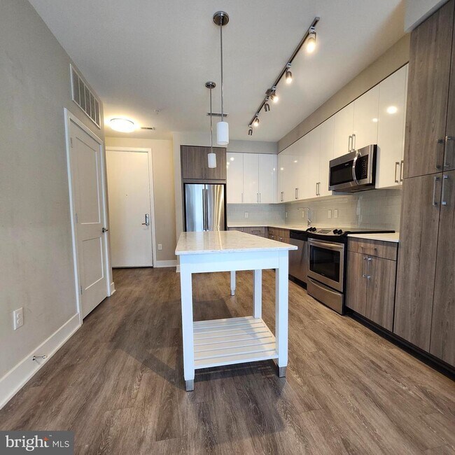 Building Photo - 145 Riverhaven Dr