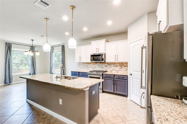 Building Photo - 245 Deep Creek Dr