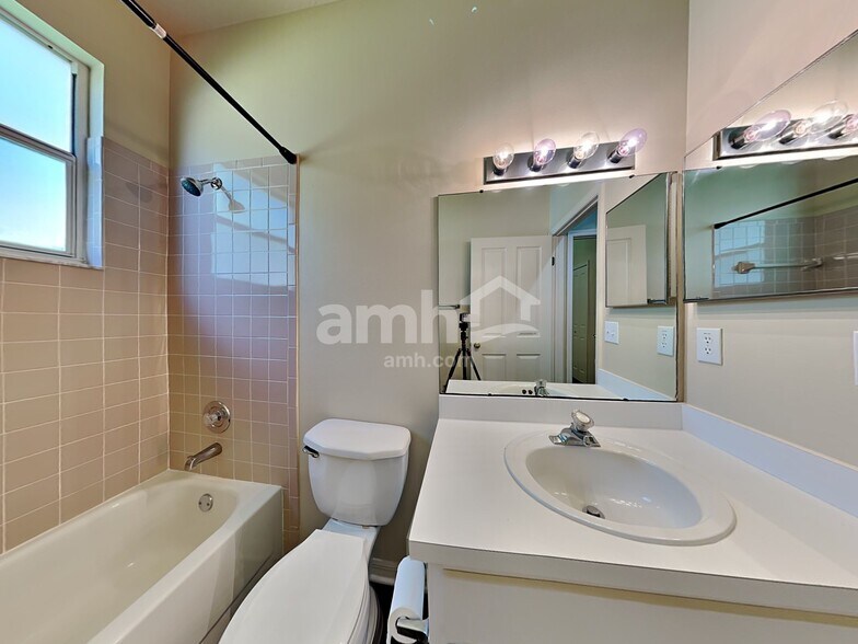 Building Photo - 11803 Easthampton Dr