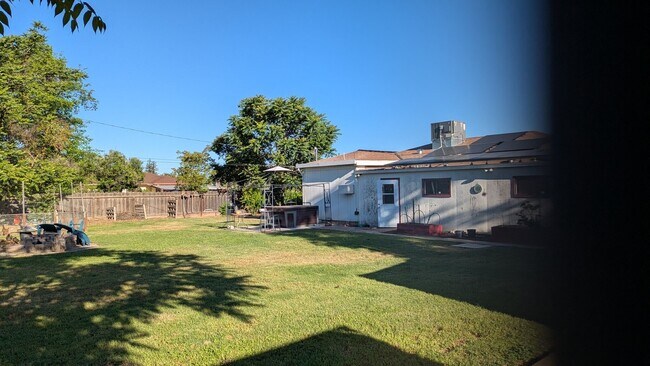 Building Photo - 4665 W Hedges Ave