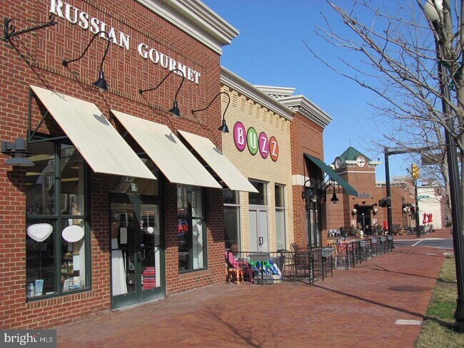 Building Photo - 1734 W Abingdon Dr